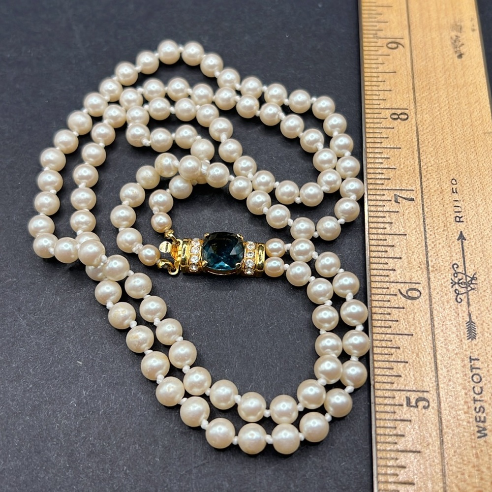 Vintage faux pearl, blue rhinestone clasp choker - Picture 2 of 4
